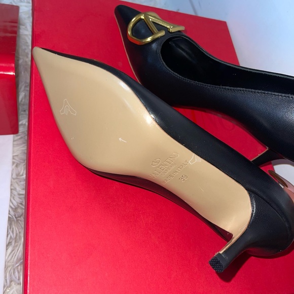 Brand new. Still in box, has all it’s original papers. It’s small for me - Picture 6 of 8